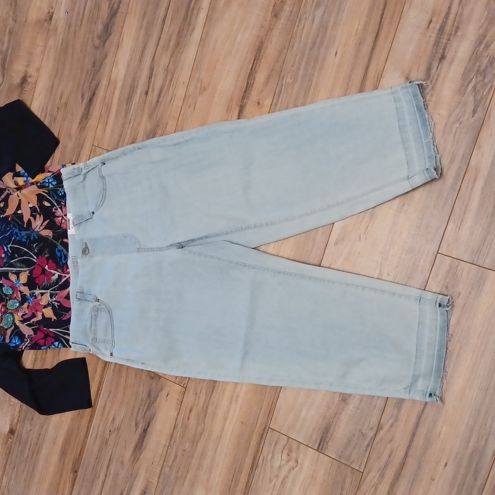 Capri Denim - Picture 2 of 3
